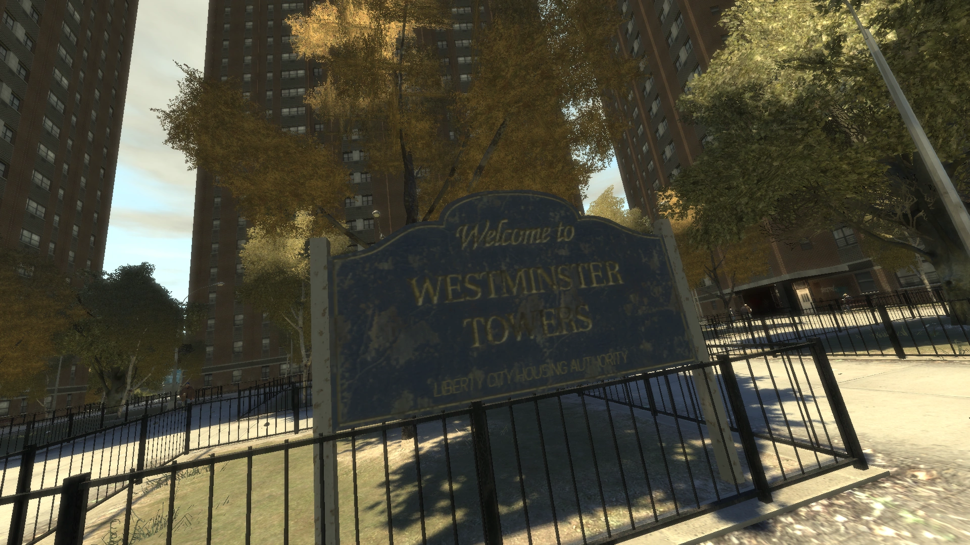 این تابلو Westminster Towers همون ساختمونیه که آپارتمان تدی بناویدز توشه. قبل از ماموریت خیلییا فکر میکردن اینجا یه سریال قتل یا چیز ترسناکه، ولی در واقع فقط یه صحنه جرم سادهست.