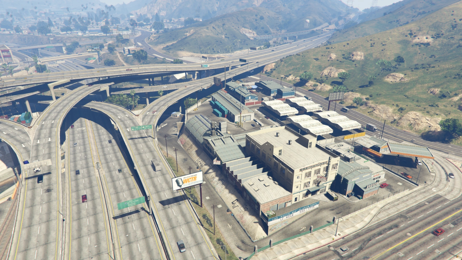 Vue aérienne de Murrieta Heights dans GTA V : un quartier baptisé d'après une légende de la ruée vers l'or, dont la tête coupée aurait fini dans un bocal.