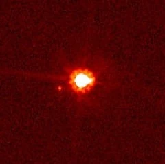 لوگوی اصلی برند Eris — همونجاست که دست پنجانگشتی اریس رو میبینی، نماد هرجومرج از Principia Discordia.