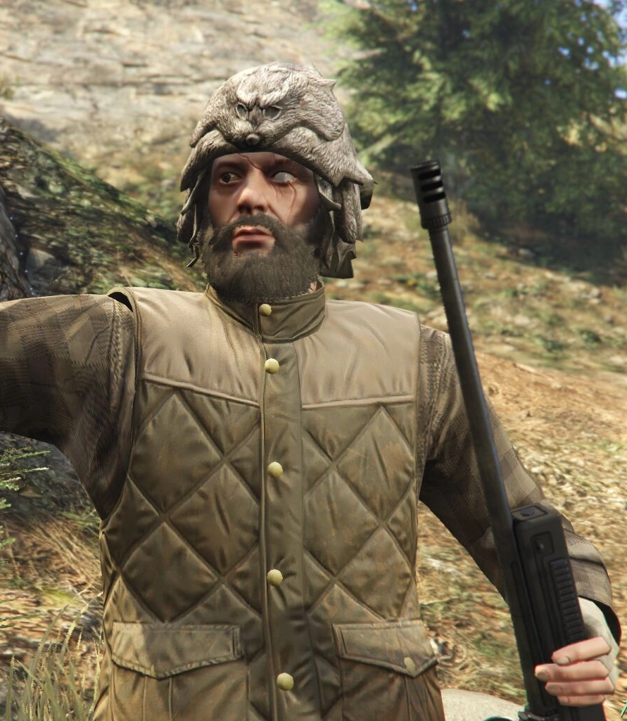 این همون شکارچی اسکوچِ Undead Nightmare با چشم چپ کور و کلاه پوستیه که الان تو سن آندراس مدرن دوباره پیداش کردیم. صداپیشه و شخصیتش کاملاً یادآور اون شکارچی افسانه‌ای ۱۹۱۱ه.